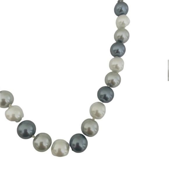 White and Gray Faux Pearl Beaded Necklace - Picture 2 of 3